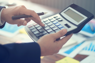 Entenda como definir o regime tributário ideal para sua empresa e veja como essa decisão impacta diretamente os resultados com a análise de Victor Boris Santos Maciel ao longo do artigo.