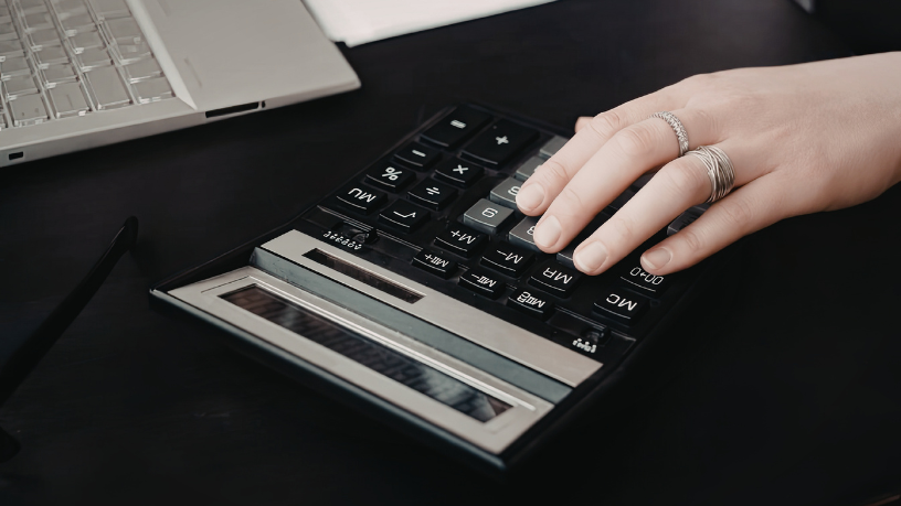 No artigo, Victor Boris Santos Maciel explica como escolher o regime tributário mais adequado para sua empresa, considerando porte, faturamento e estratégia de crescimento.